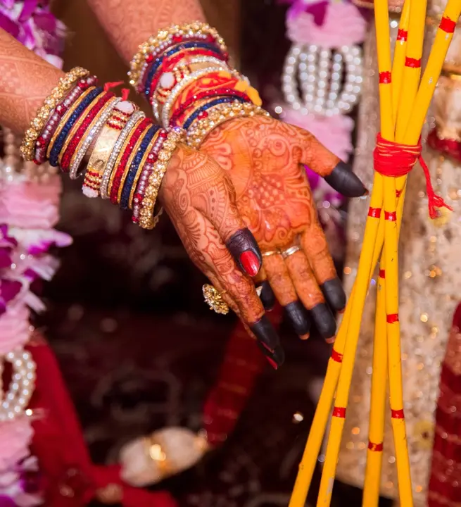 Henna mehndi hands bride — Salon & Beauty, Lahore