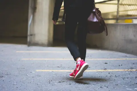 Sneaker Saath sample photo