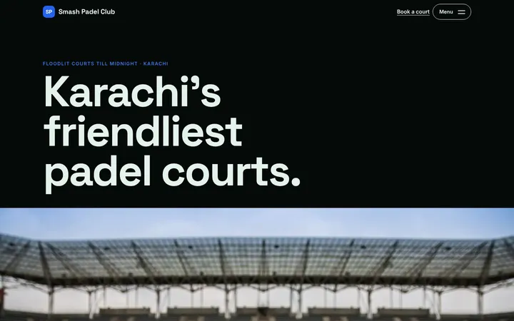 Home page of Smash Padel Club, a sample night layout website